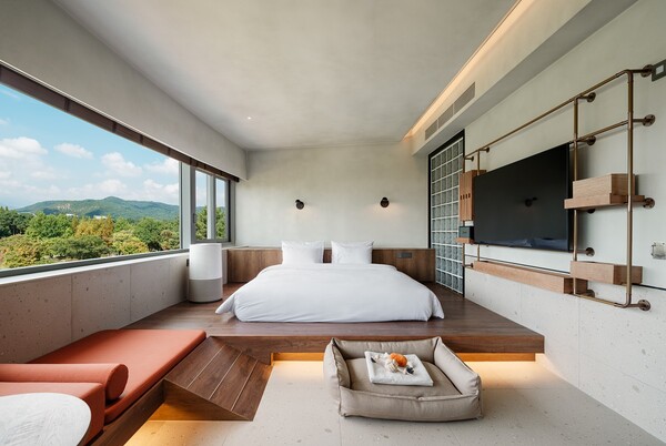 키녹 시그니처 룸에 ‘에어가든 공기청정기’가 설치된 모습./사진=교원웰스