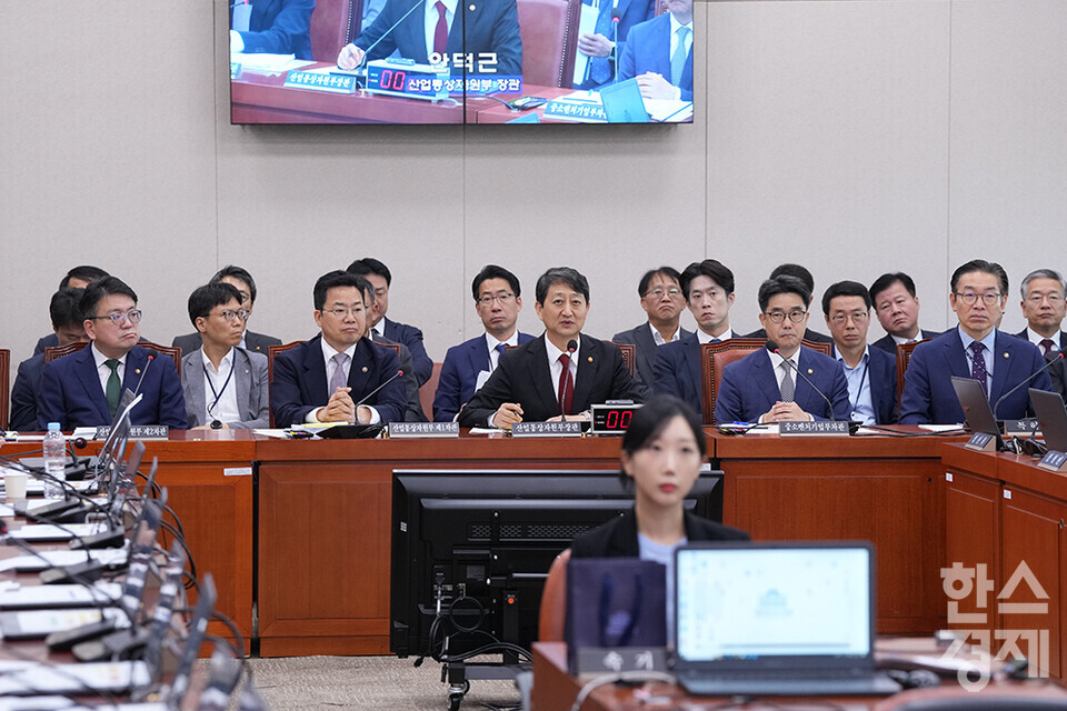 안덕근 산업통상자원부 장관이 11일 서울 여의도 국회에서 열린 산업통상자원중소벤처기업위원회 전체회의에서 발언하고 있다. /최대성 기자 dpdaesung@sporbiz.co.kr 2024.09.11.