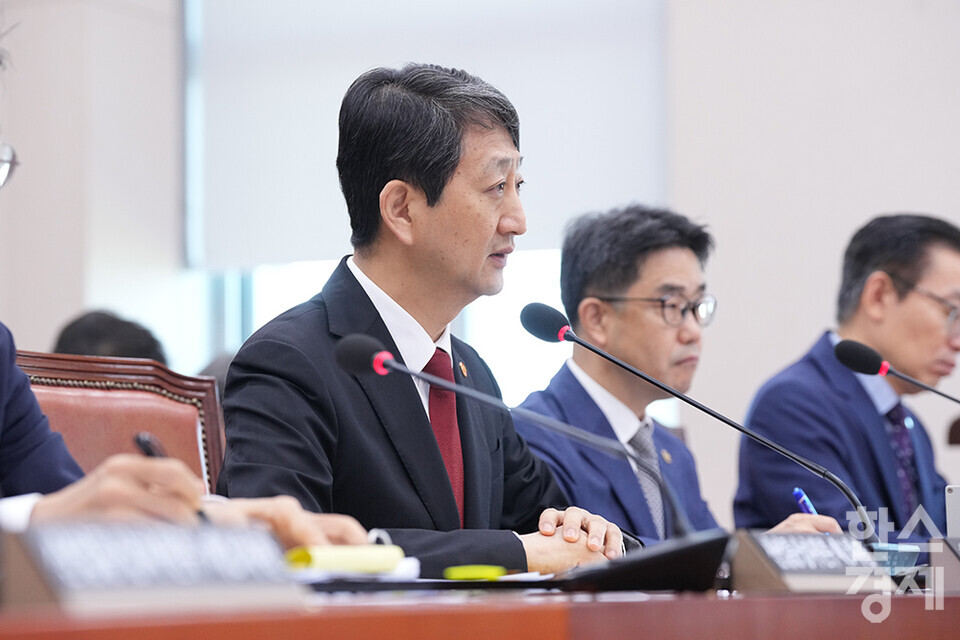 안덕근 산업통상자원부 장관이 11일 서울 여의도 국회에서 열린 산업통상자원중소벤처기업위원회 전체회의에서 발언하고 있다. /최대성 기자 dpdaesung@sporbiz.co.kr 2024.09.11.