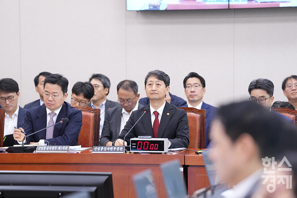 안덕근 산업통상자원부 장관이 11일 서울 여의도 국회에서 열린 산업통상자원중소벤처기업위원회 전체회의에 참석하고 있다. /최대성 기자 dpdaesung@sporbiz.co.kr 2024.09.11.