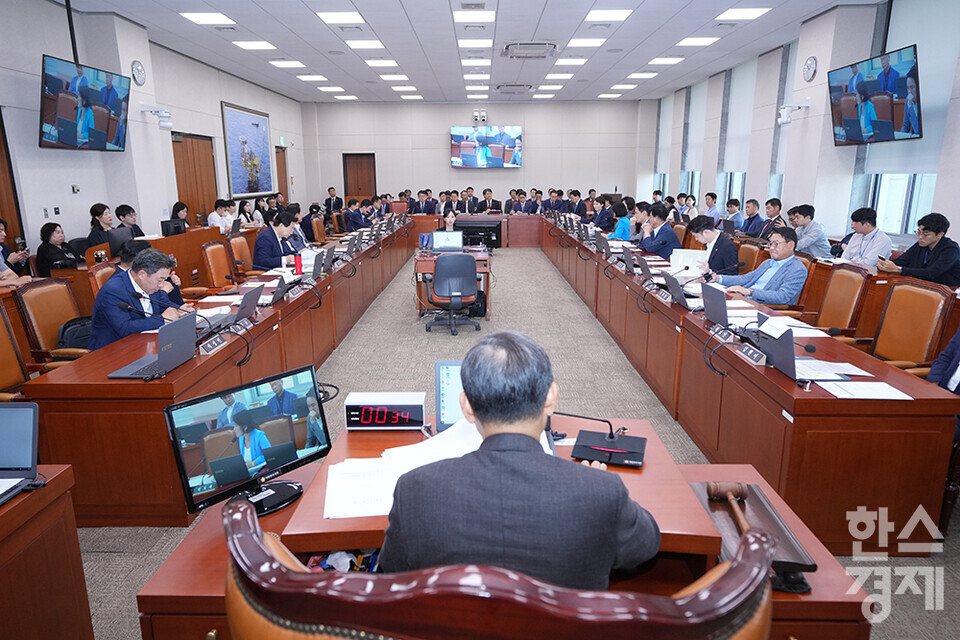 이철규 위원장이 11일 서울 여의도 국회에서 열린 산업통상자원중소벤처기업위원회 전체회의를 주제하고 있다. /최대성 기자 dpdaesung@sporbiz.co.kr 2024.09.11.