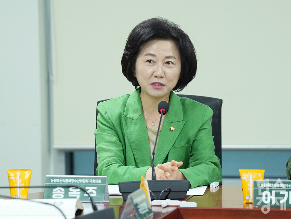 더불어민주당 송옥주 의원이 11일 서울 여의도 국회 의원회관에서 열린 기후위기는 곧 식량위기, 지속가능한 생산과 소비 국회토론회에 참석해 인사말을 하고 있다. /최대성 기자 dpdaesung@sporbiz.co.kr 2024.09.11.  