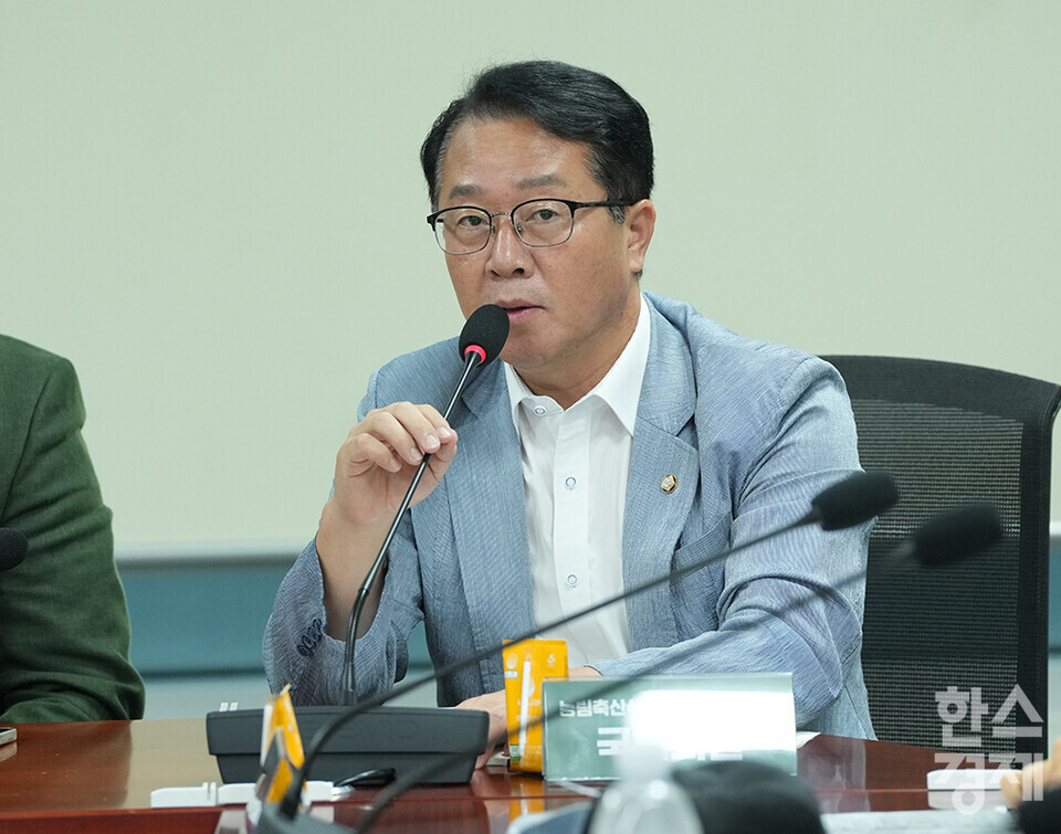 더불어민주당 문금주 의원이 11일 서울 여의도 국회 의원회관에서 열린 기후위기는 곧 식량위기, 지속가능한 생산과 소비 국회토론회에 참석해 인사말을 하고 있다. /최대성 기자 dpdaesung@sporbiz.co.kr 2024.09.11.  