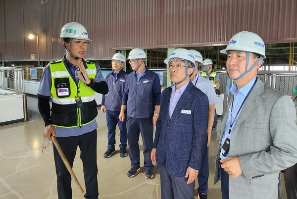 한국서부발전이 태안군청의 전력 산업 이해를 돕기 위해 전력 산업 분야 유관부서를 대상으로 발전설비 견학·설명회를 개최했다. / 사진=한국서부발전