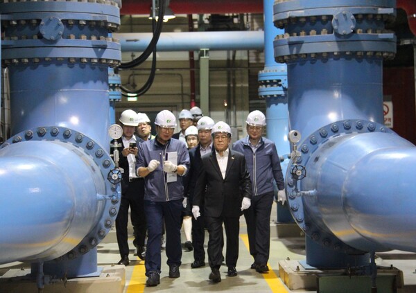 박형덕 한국서부발전 사장이 경기도 동두천 동두천드림파워를 방문해 합동 안전 점검을 실시했다. 박형덕 사장은 이 자리에서 안정적 전력 공급과 안전을 강조했다. / 사진=한국서부발전