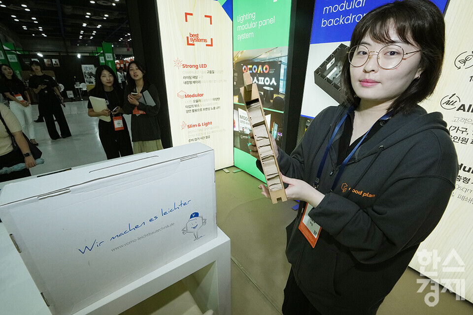 12일 서울 강남구 코엑스에서 제1회 대한민국 사회적 가치 페스타기 열리고 있다. 사진은 100% 재활용이 가능한 소재로 꾸며진 굿플랜(GOOD PLAN) 부스./최대성 기자 dpdaesung@sporbiz.co.kr 2024.09.12.