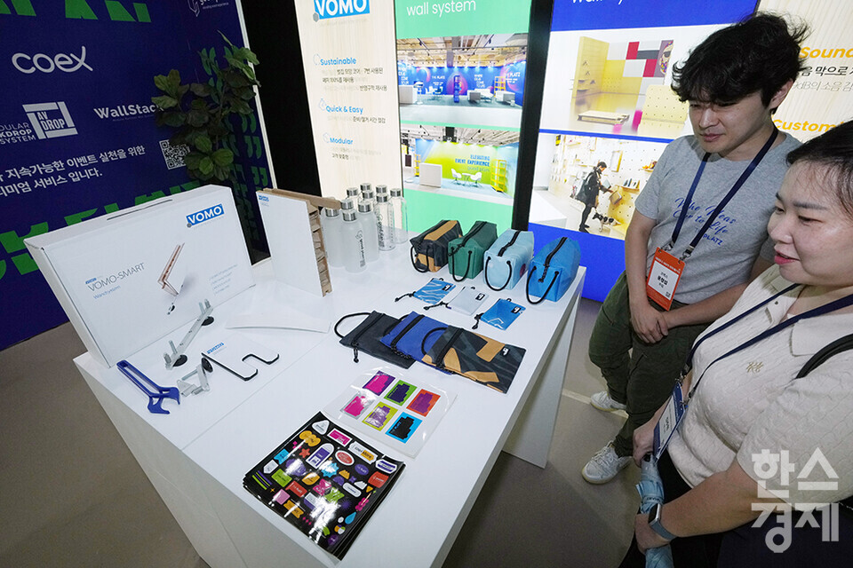 12일 서울 강남구 코엑스에서 제1회 대한민국 사회적 가치 페스타기 열리고 있다. 사진은 100% 재활용이 가능한 소재로 꾸며진 굿플랜(GOOD PLAN) 부스. /최대성 기자 dpdaesung@sporbiz.co.kr 2024.09.12.
