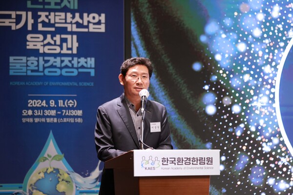 이상일 용인특례시장은 11일 오후 서울 서초구 양재동 엘타워 멜론홀에서 열린 제65차 환경리더스포럼에 참석했다. / 용인시 제공 