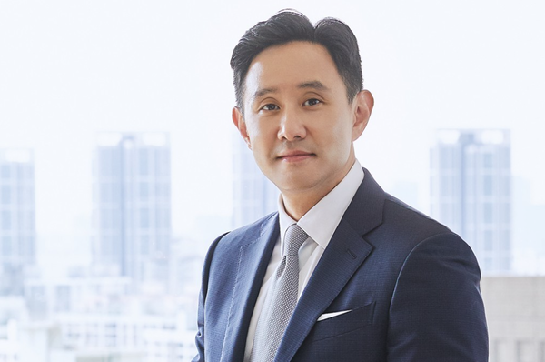 최윤범 고려아연 회장이 MBK파트너스의 공개매수에 맞서 경영권 방어를 공식 선언했다. / 고려아연