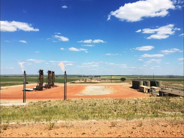 미국의 메탄 배출량이 산업화 이전 대비 2.5배 많은 것으로 나타났다. 사진은 미 노스다코타주의 가스전 메탄 소각 시설. / 사진=연합뉴스