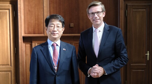 박상우 국토교통부 장관(왼쪽)과 마틴 쿱카 체코 교통부 장관. / 사진=국토교통부.