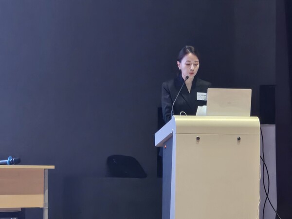 김현 한국기업평가 기업2실 책임연구원이 건설 세션에서 건설사 책임 준공 리스크 확대와 맞물려 건설업 시행·시공 구조 변화 가능성을 짚어보고 있다. 