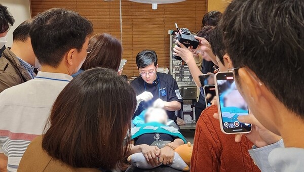 휴젤이 '봉합사X톡신' 병행 시술법 트레이닝 세미나를 개최했다./휴젤 제공