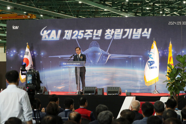 30일 경남 사천시 한국항공우주산업(KAI) 본사에서 열린 창립 25주년 기념행사에서 강구영 KAI 사장이 기념사를 하고 있다./ 한국항공우주산업