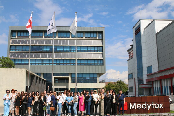 메디톡스 오송 제 2공장을 방문한 조지아 현지 의사. /메디톡스 제공