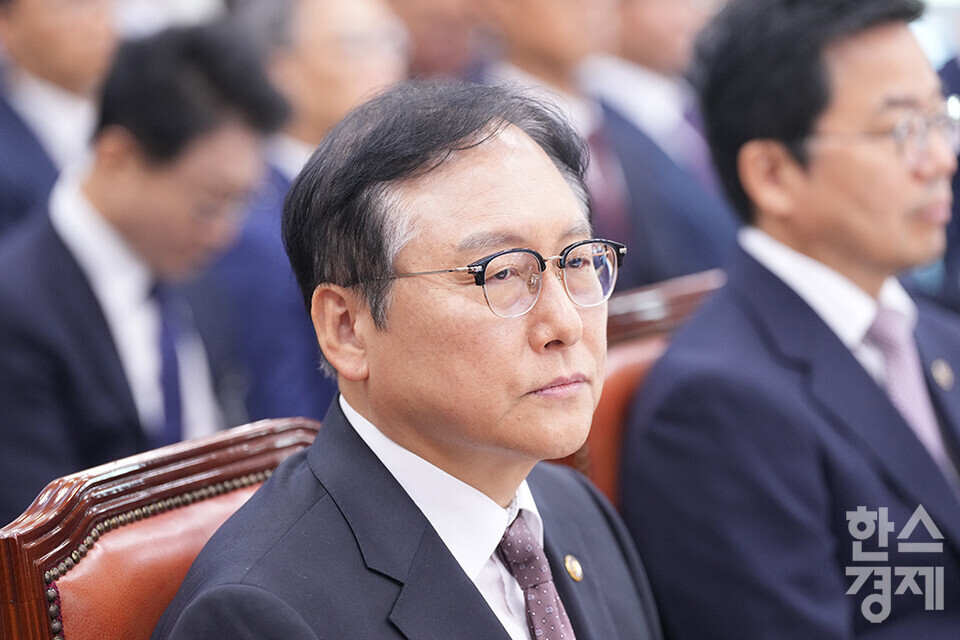 정인교 산업통상자원부 통상교섭본부장이 7일 서울 여의도 국회에서 열린 국회 산업통상자원중소벤처기업위원회의 산업통상자원부에 대한 국정감사에 출석하고 있다. /최대성 기자 dpdaesung@sporbiz.co.kr 2024.10.07.