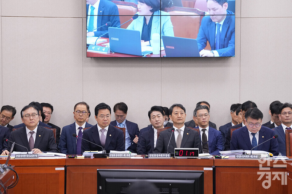 7일 서울 여의도 국회에서 국회 산업통상자원중소벤처기업위원회의 산업통상자원부에 대한 국정감사가 열리고 있다. 정인교 산업통상자원부 통상교섭본부장, 안덕근 산업통상자원부 장관 등이 출석했다. /최대성 기자 dpdaesung@sporbiz.co.kr 2024.10.07.