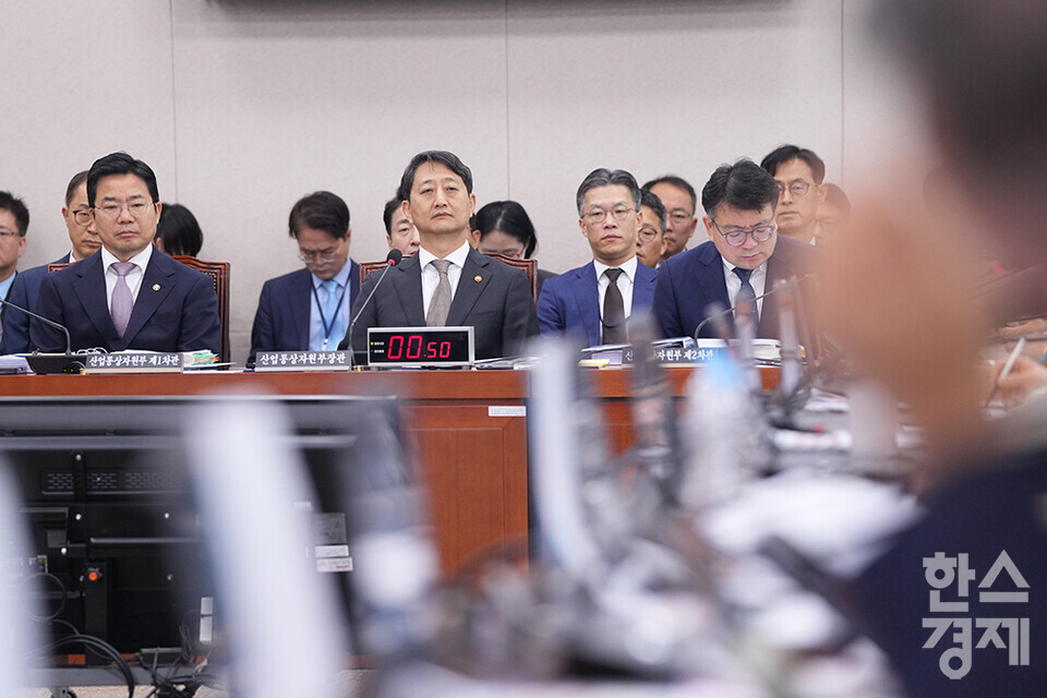 7일 서울 여의도 국회에서 국회 산업통상자원중소벤처기업위원회의 산업통상자원부에 대한 국정감사가 열리고 있다. 정인교 산업통상자원부 통상교섭본부장, 안덕근 산업통상자원부 장관 등이 출석했다. /최대성 기자 dpdaesung@sporbiz.co.kr 2024.10.07.