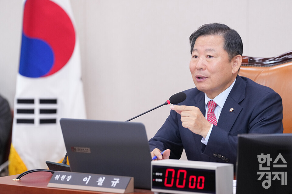 이철규 위원장이 7일 서울 여의도 국회에서 열린 국회 산업통상자원중소벤처기업위원회의 산업통상자원부에 대한 국정감사를 주재하고 있다. /최대성 기자 dpdaesung@sporbiz.co.kr 2024.10.07.