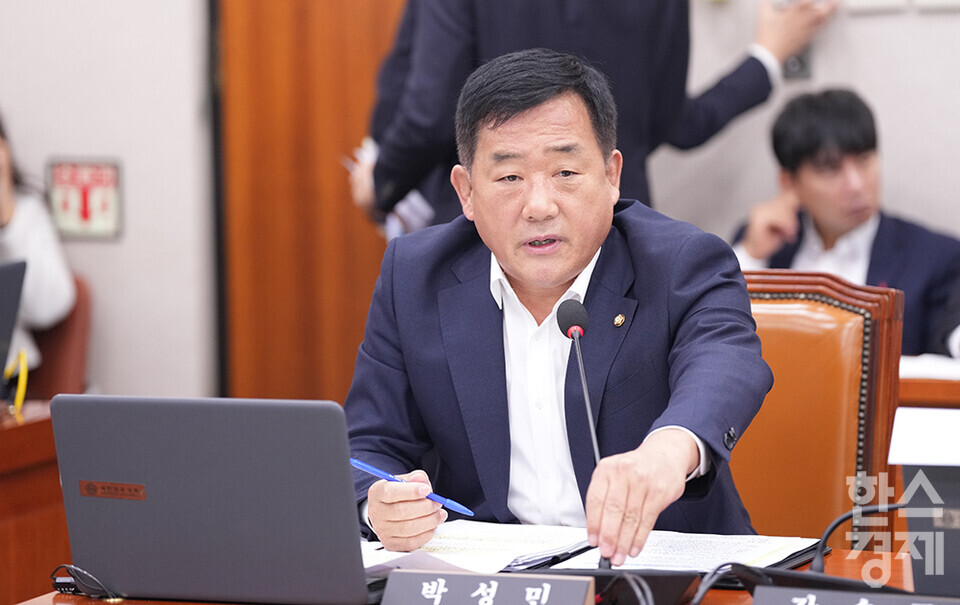 박성민 국민의힘 의원이 7일 서울 여의도 국회에서 열린 국회 산업통상자원중소벤처기업위원회의 산업통상자원부에 대한 국정감사에서 발언하고 있다. /최대성 기자 dpdaesung@sporbiz.co.kr 2024.10.07.