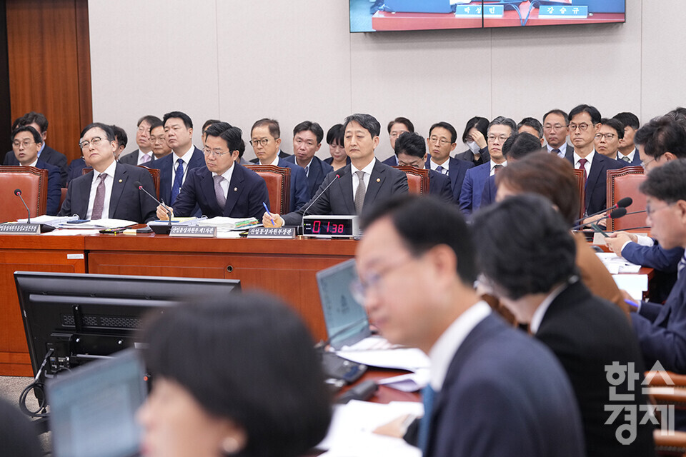 7일 서울 여의도 국회에서 국회 산업통상자원중소벤처기업위원회의 산업통상자원부에 대한 국정감사가 열리고 있다. 정인교 산업통상자원부 통상교섭본부장, 안덕근 산업통상자원부 장관 등이 출석했다. /최대성 기자 dpdaesung@sporbiz.co.kr 2024.10.07.