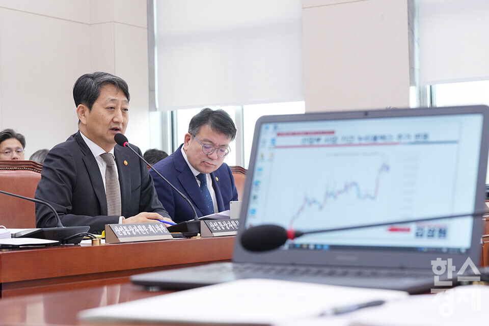 안덕근 산업통상자원부 장관이 7일 서울 여의도 국회에서 열린 국회 산업통상자원중소벤처기업위원회의 산업통상자원부에 대한 국정감사에 출석해 의원 질의에 답변하고 있다. /최대성 기자 dpdaesung@sporbiz.co.kr 2024.10.07.
