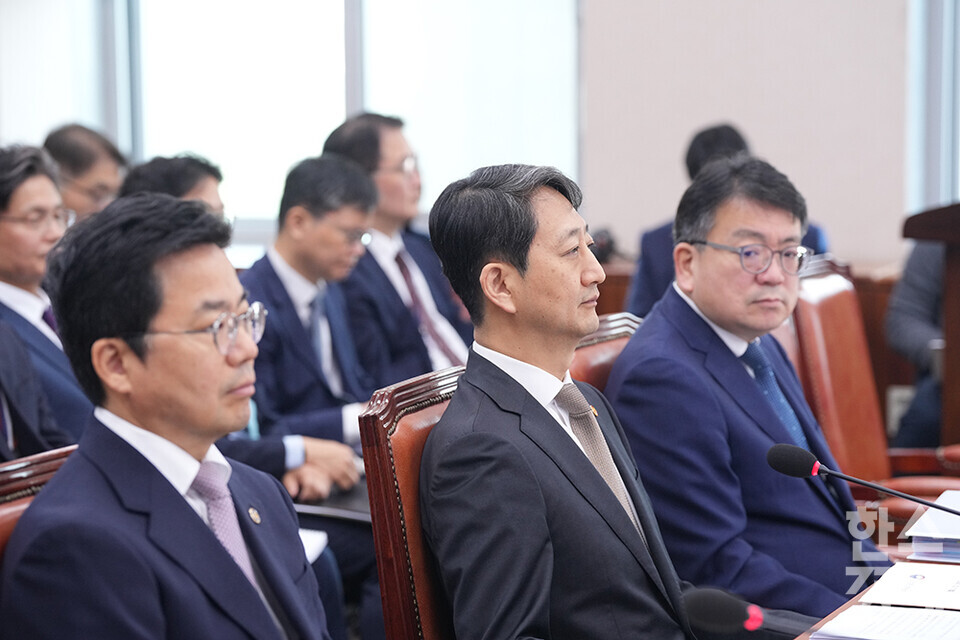 7일 서울 여의도 국회에서 국회 산업통상자원중소벤처기업위원회의 산업통상자원부에 대한 국정감사가 열리고 있다. 정인교 산업통상자원부 통상교섭본부장, 안덕근 산업통상자원부 장관 등이 출석했다. /최대성 기자 dpdaesung@sporbiz.co.kr 2024.10.07.