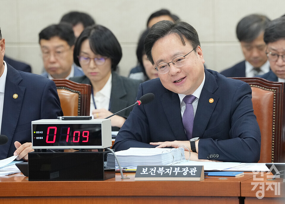 조규홍 보건복지부 장관이 7일 서울 여의도 국회에서 열린 국회 보건복지위원회 국정감사에 출석해 의원 질의에 답변하고 있다. /최대성 기자 dpdaesung@sporbiz.co.kr 2024.10.07.