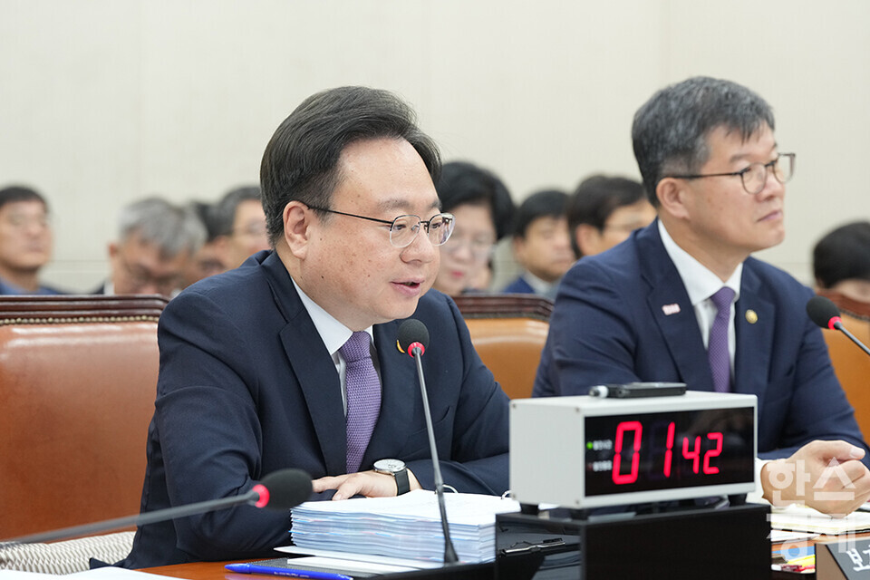 조규홍 보건복지부 장관이 7일 서울 여의도 국회에서 열린 국회 보건복지위원회 국정감사에 출석해 의원 질의에 답변하고 있다. /최대성 기자 dpdaesung@sporbiz.co.kr 2024.10.07.