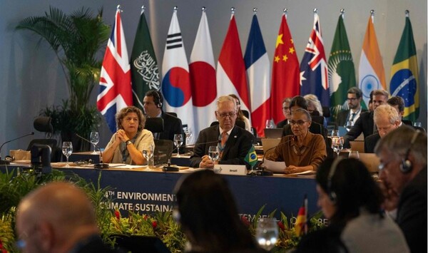 브라질 리우데자네이루에서 열린 G20 기후·환경 장관 회의에서 참가국들이 플라스틱 협약 성안을 강조하며 연내 성안에 협력하기로 했다. / 사진=연합뉴스