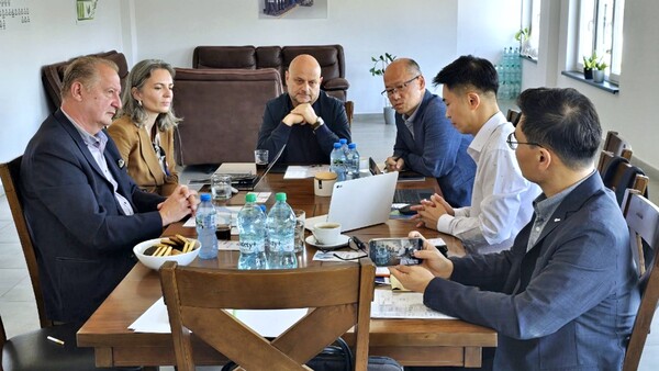 포스코인터내셔널 바르샤바지사의 지원으로 현지 기업 방문미팅에 참여한 '이피아이티'./사진=포스코인터내셔널