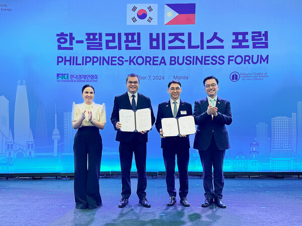 두산에너빌리티가 7일(현지시각) 필리핀 마닐라에서 열린 ‘한-필리핀 비즈니스 포럼’에서 필리핀 최대 전력기업인 메랄코와 필리핀 발전 인프라 분야에서 협력을 가속키로 했다. (왼쪽부터) 크리스티나 알데게르 로케 필리핀 통상산업부 장관, 로니 아페로초 메랄코 수석 부사장, 정연인 두산에너빌리티  부회장, 최상목 경제부총리./사진=두산에너빌리티