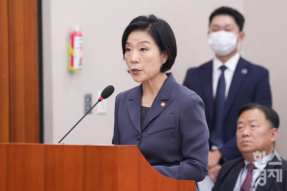 8일 서울 여의도 국회에서 산업통상자원중소벤처기업위원회 국정감사가 열리고 있다. 오영주 중소벤처기업부 장관이 업무보고를 하고 있다. /최대성 기자 dpdaesung@sporbiz.co.kr 2024.10.08.