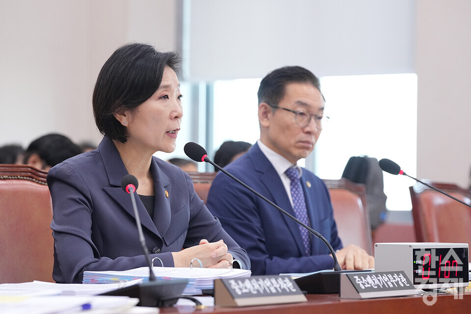 8일 서울 여의도 국회에서 산업통상자원중소벤처기업위원회 국정감사가 열리고 있다. 오영주 중소벤처기업부 장관이 배달의민족 갑질 이슈와 관련된 의원 질의에 답변하고 있다. /최대성 기자 dpdaesung@sporbiz.co.kr 2024.10.08.