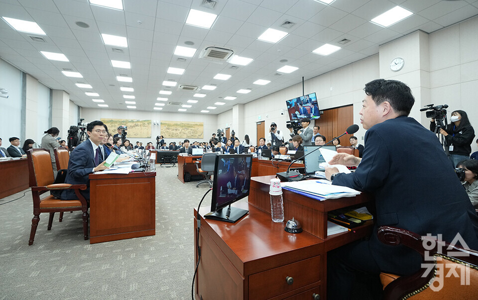 8일 서울 여의도 국회에서 국회 교육위원회 국정감사가 열리고 있다. 김영호 위원장이 국정감사를 주재하고 있다. 이날 교육위는 교육부, 국가교육위원회 등 8개 기관에 대한 감사를 진행한다. /최대성 기자 dpdaesung@sporbiz.co.kr 2024.10.08.