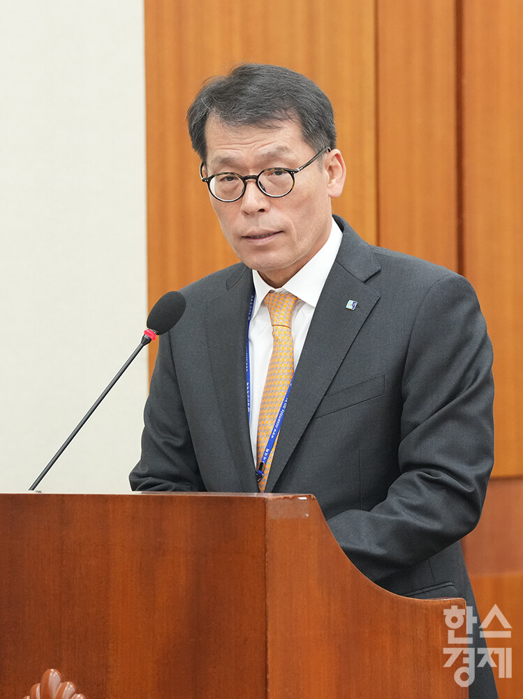 10일 서울 여의도 국회에서 정무위원회의 금융위원회, 한국산업은행, 중소기업은행에 대한 국정감사가 열리고 있다. 김성태 중소기업은행장이 업무보고를 하고 있다. /최대성 기자 dpdaesung@sporbiz.co.kr 2024.10.10.
