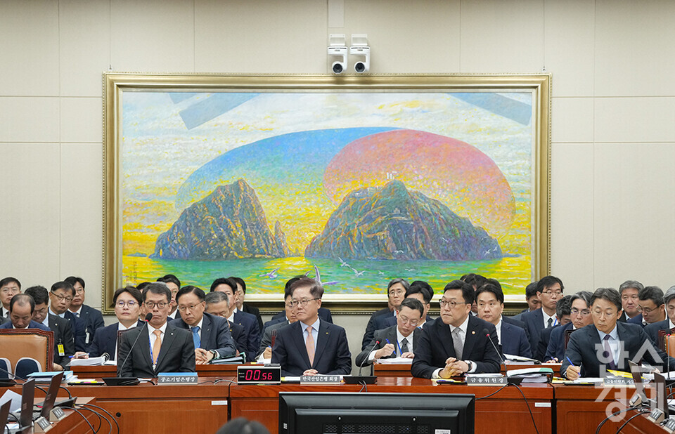 10일 서울 여의도 국회에서 정무위원회 국정감사가 열리고 있다. 이날 정무위는 금융위원회, 한국산업은행, 중소기업은행에 대한 감사를 진행한다. /최대성 기자 dpdaesung@sporbiz.co.kr 2024.10.10.