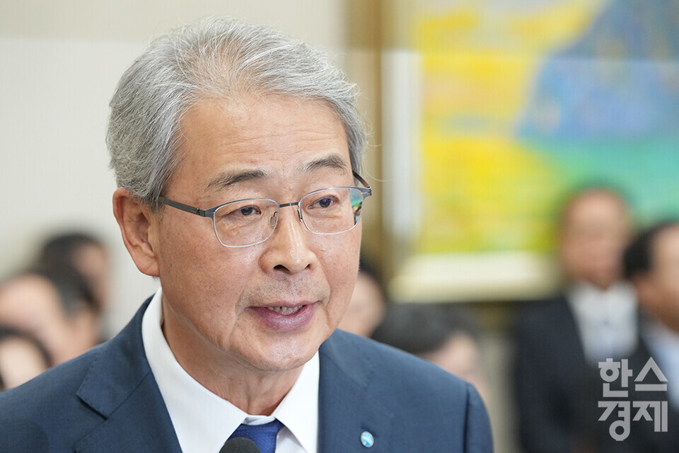 10일 서울 여의도 국회에서 정무위원회의  금융위원회, 한국산업은행, 중소기업은행에 대한 국정감사가 열리고 있다. 임종룡 우리금융그룹 회장이 의원들의 질의에 답변하고 있다. /최대성 기자 dpdaesung@sporbiz.co.kr 2024.10.10.