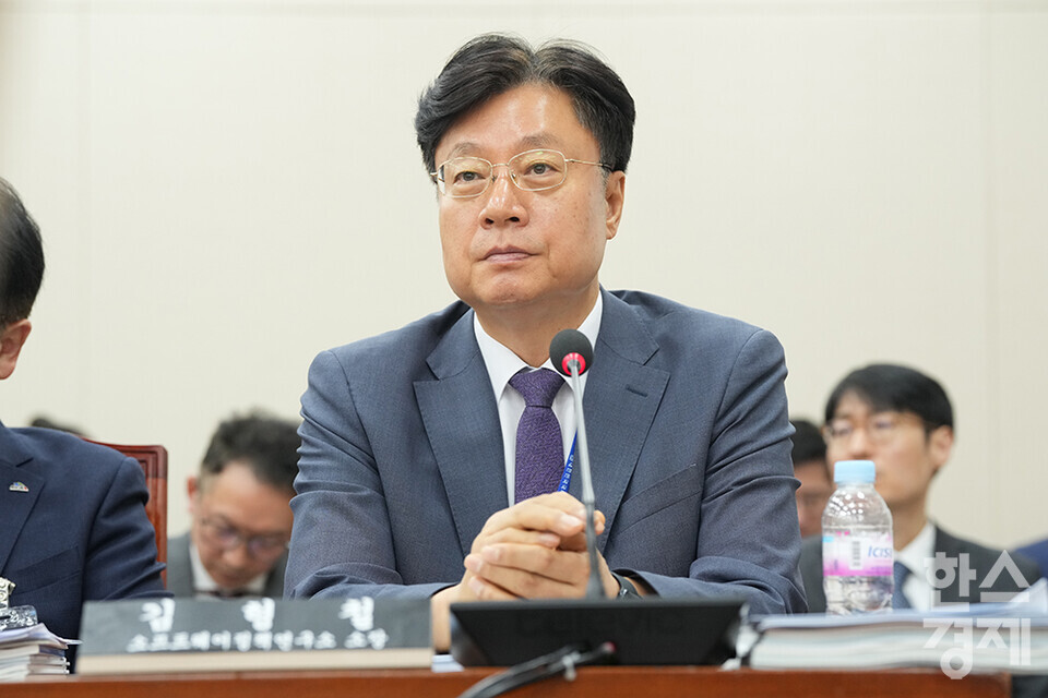 10일 서울 여의도 국회에서 과학기술정보방송통신위원회 국정감사가 열리고 있다. 김형철 소프트웨어정책연구소 소장이 의원 질의를 듣고 있다. /최대성 기자 dpdaesung@sporbiz.co.kr 2024.10.10. 