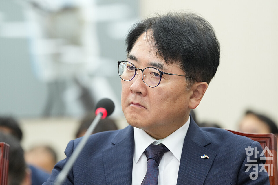 10일 서울 여의도 국회에서 과학기술정보방송통신위원회 국정감사가 열리고 있다. 이상훈 한국방송통신전파진흥원 원장이 의원 질의를 듣고 있다. /최대성 기자 dpdaesung@sporbiz.co.kr 2024.10.10. 