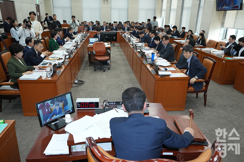 10일 서울 여의도 국회에서 행정안전위원회의 중앙선거관리위원회, 소방청 등 4개 기관에 대한 국정감사가 열리고 있다. /최대성 기자 dpdaesung@sporbiz.co.kr 2024.10.10.