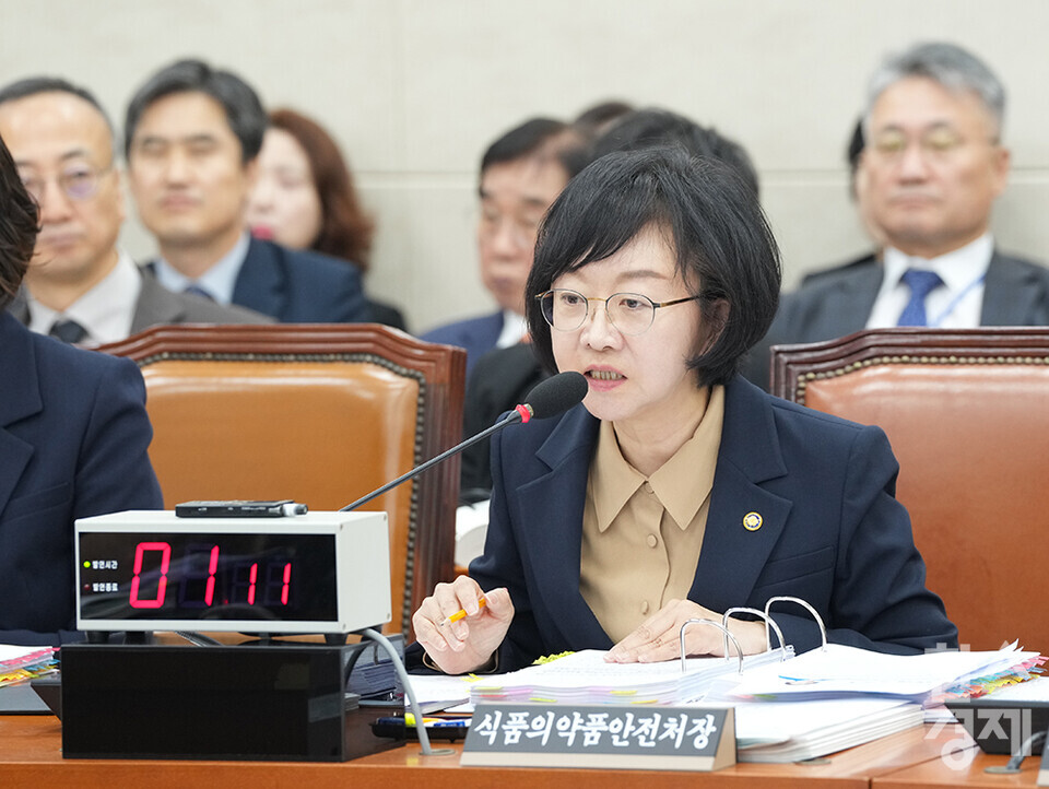 오유경 식품의약품안전처장이 10일 서울 여의도 국회에서 열린 보건복지위원회의 보건복지부, 질병관리청에 대한 국정감사에 출석해 의원 질의에 답변하고 있다. /최대성 기자 dpdaesung@sporbiz.co.kr 2024.10.10.