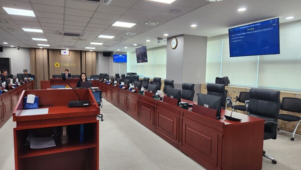 10월 10일 개회된 회의는 의혹 규명의 중요한 기회였으나, 민주당 의원들의 집단 불참으로 인해 논의조차 시작되지 못했다./ 김두일 기자