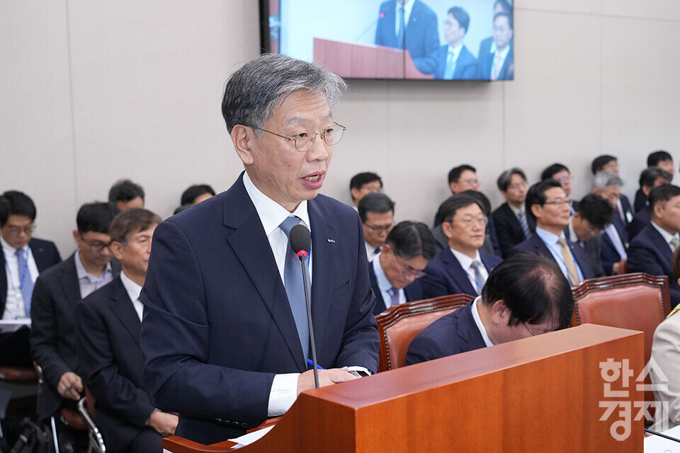 유정열 대한무역투자진흥공사 사장이 11일 서울 여의도 국회에서 열린 산업통상자원중소벤처기업위원회 국정감사에 출석해 업무보고를 하고 있다. /최대성 기자 dpdaesung@sporbiz.co.kr 2024.10.11.