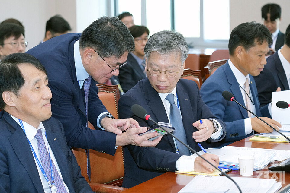 유정열 대한무역투자진흥공사 사장이 11일 서울 여의도 국회에서 열린 산업통상자원중소벤처기업위원회 국정감사에 출석하고 있다. /최대성 기자 dpdaesung@sporbiz.co.kr 2024.10.11.