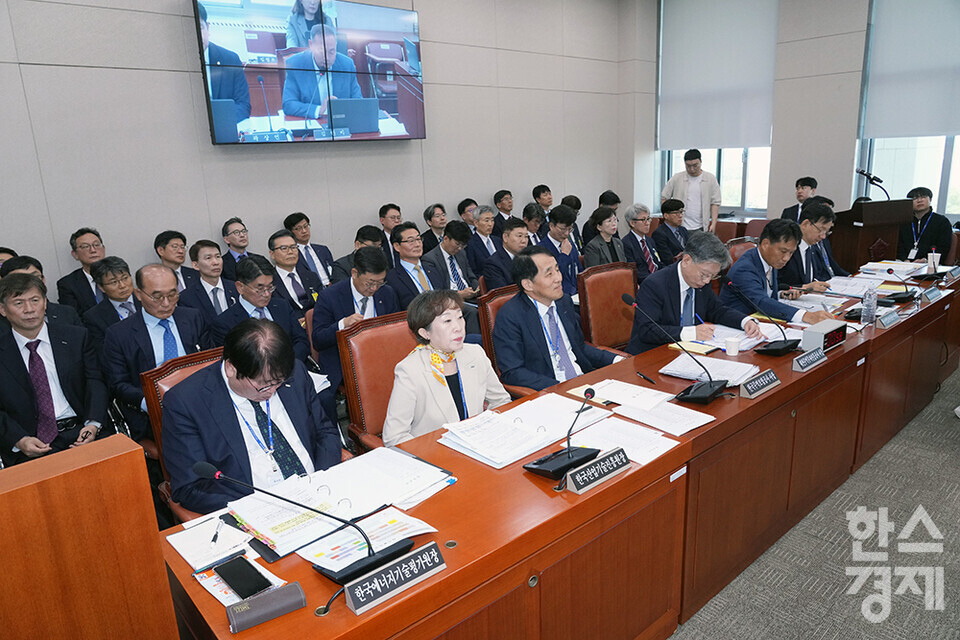 11일 서울 여의도 국회에서 산업통상자원중소벤처기업위원회 국정감사가 열리고 있다. 유정열 대한무역투자진흥공사 사장을 비롯한 증인들이 출석하고 있다. /최대성 기자 dpdaesung@sporbiz.co.kr 2024.10.11.