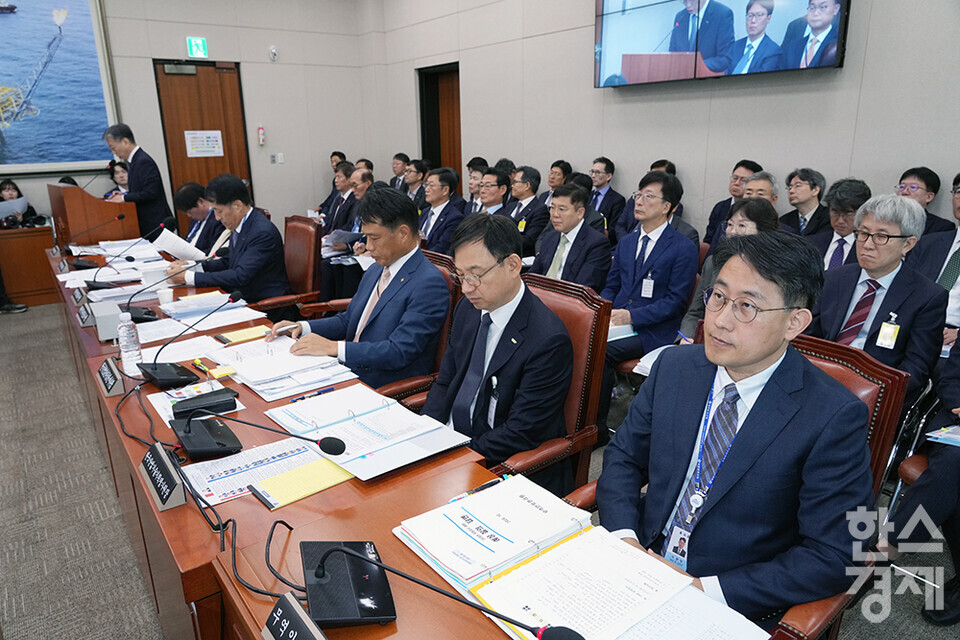 11일 서울 여의도 국회에서 산업통상자원중소벤처기업위원회 국정감사가 열리고 있다. 유정열 대한무역투자진흥공사 사장을 비롯한 증인들이 출석하고 있다. /최대성 기자 dpdaesung@sporbiz.co.kr 2024.10.11.