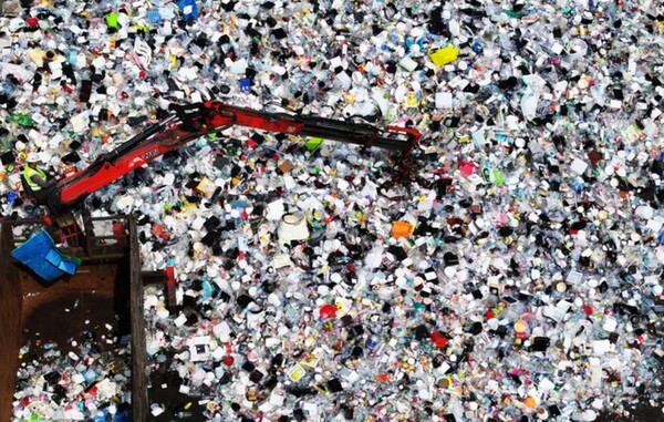 공공기관 중 최근 3년간 환경법규를 가장 많이 위반한 공공기관(하도급업체 포함)은 한국토지주택공사(LH)인 것으로 나타났다. 이어 한국수자원공사(K-water), 한국전력공사(한전) 순으로 위반을 많이 한 것으로 조사됐다. / 연합뉴스