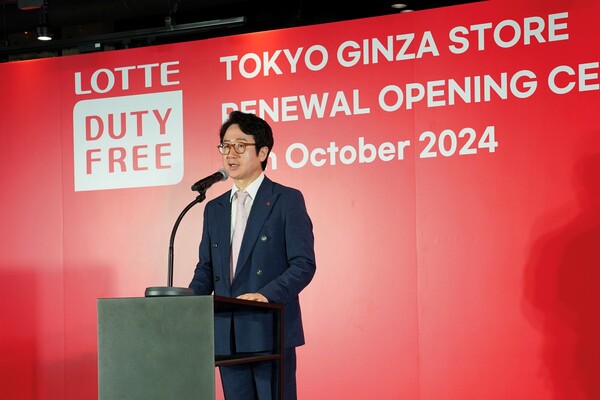 롯데면세점이 16일 오전(현지시간) 일본 동경긴자점의 리뉴얼 오픈 기념식을 진행했다. 사진은 김주남 롯데면세점 대표이사가 기념식에서 사업전략 발표를 진행하는 모습. / 롯데면세점 제공