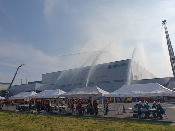 동아제약이 당진소방서와 재난대비 긴급구조종합훈련을 실시했다./동아제약 제공